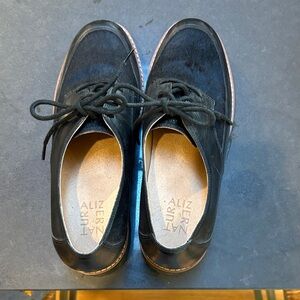 Naturalizer women’s Black Oxfords